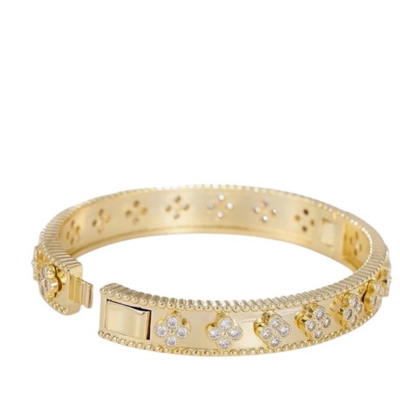 Jewelry - Perlee Four Leaf Clover Bangle Bracelet gold plated